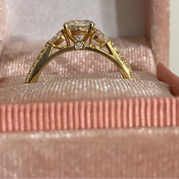 ✨NEW✨ 10K SOLID Yellow Gold 1 CT Round MOISSANITE 3 Stone Engagement Ring 8.5 - Picture 5 of 12